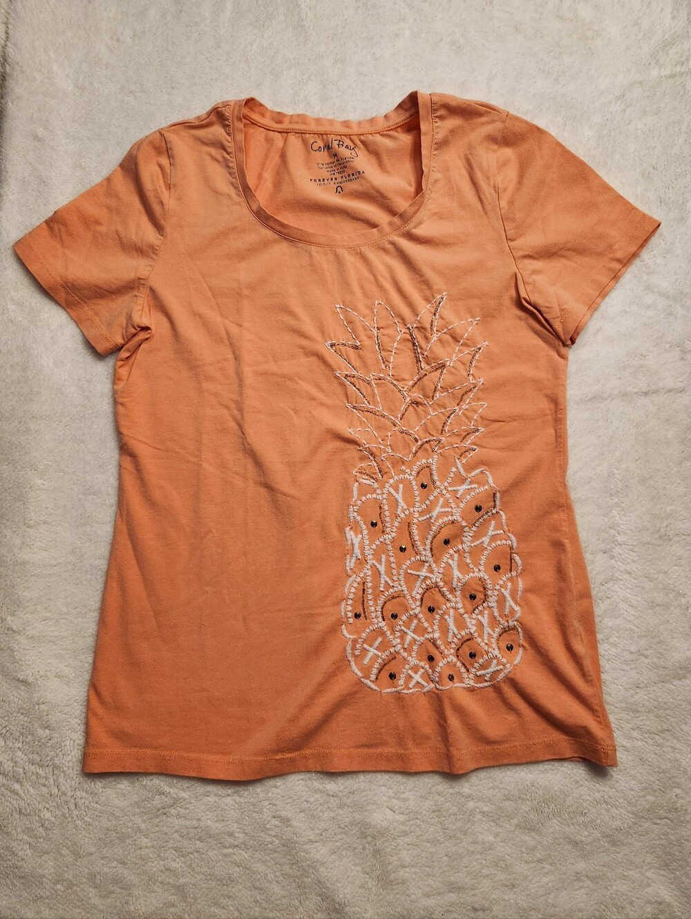 Coral Bay Pineapple Embroidered Scoop Neck Tee Size Medium